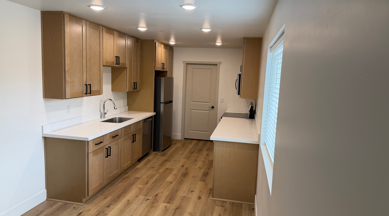 201 W Center St - Photo 3 of 7