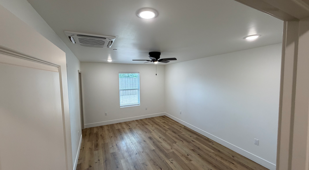 201 W Center St - Photo 6 of 7