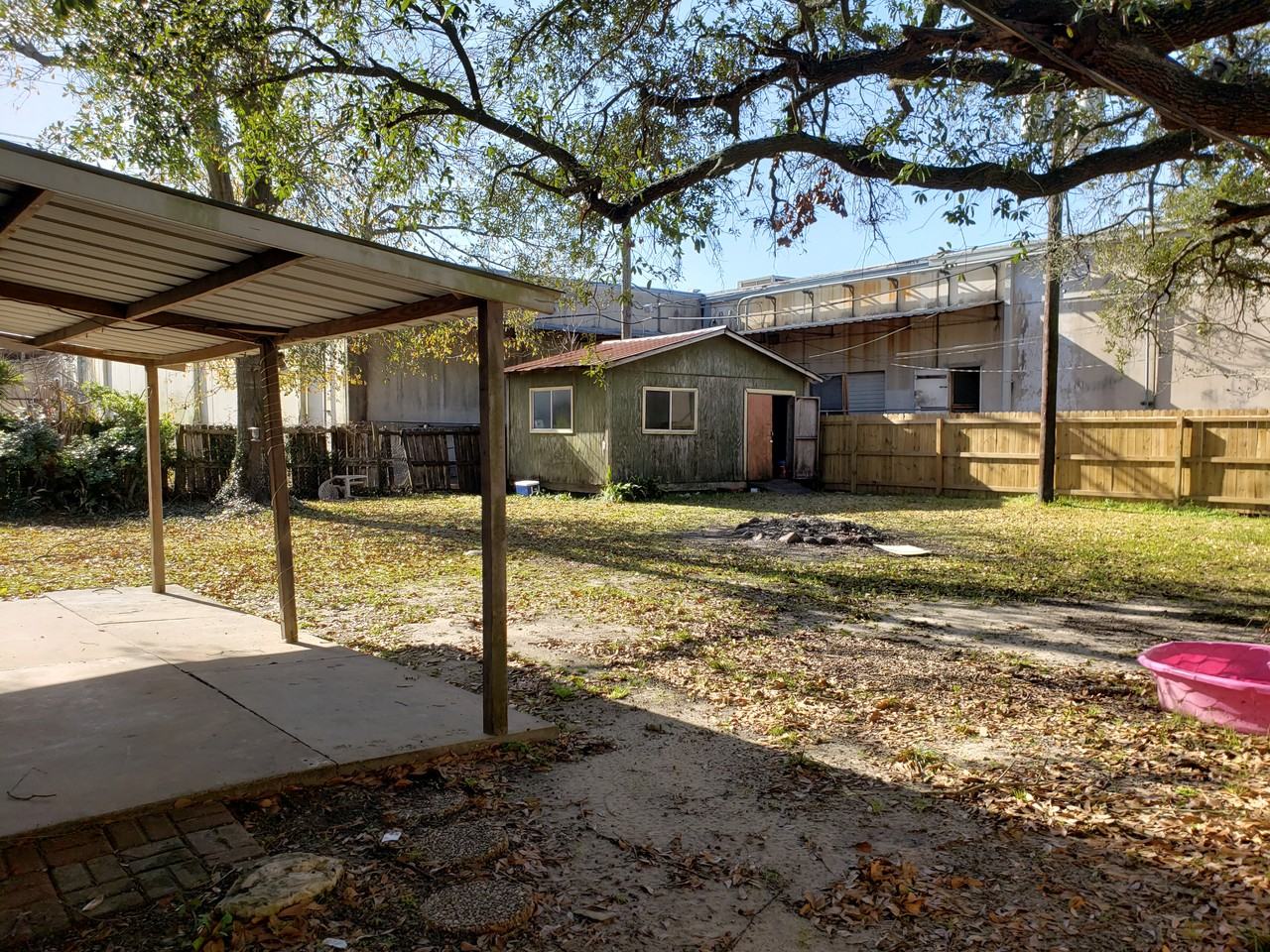 805 Lamar St - Photo 2 of 12