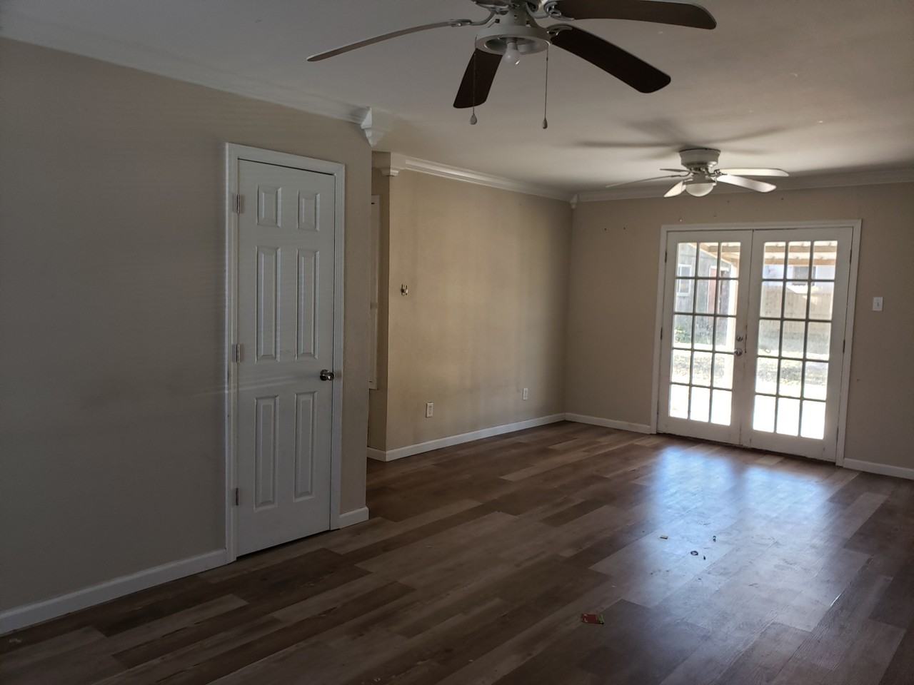 805 Lamar St - Photo 4 of 12