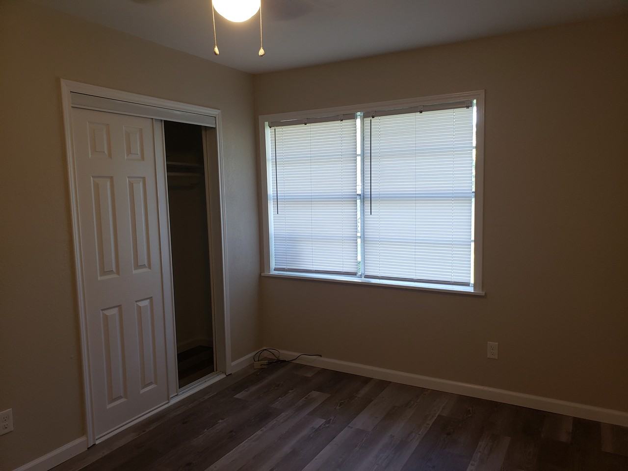 805 Lamar St - Photo 5 of 12