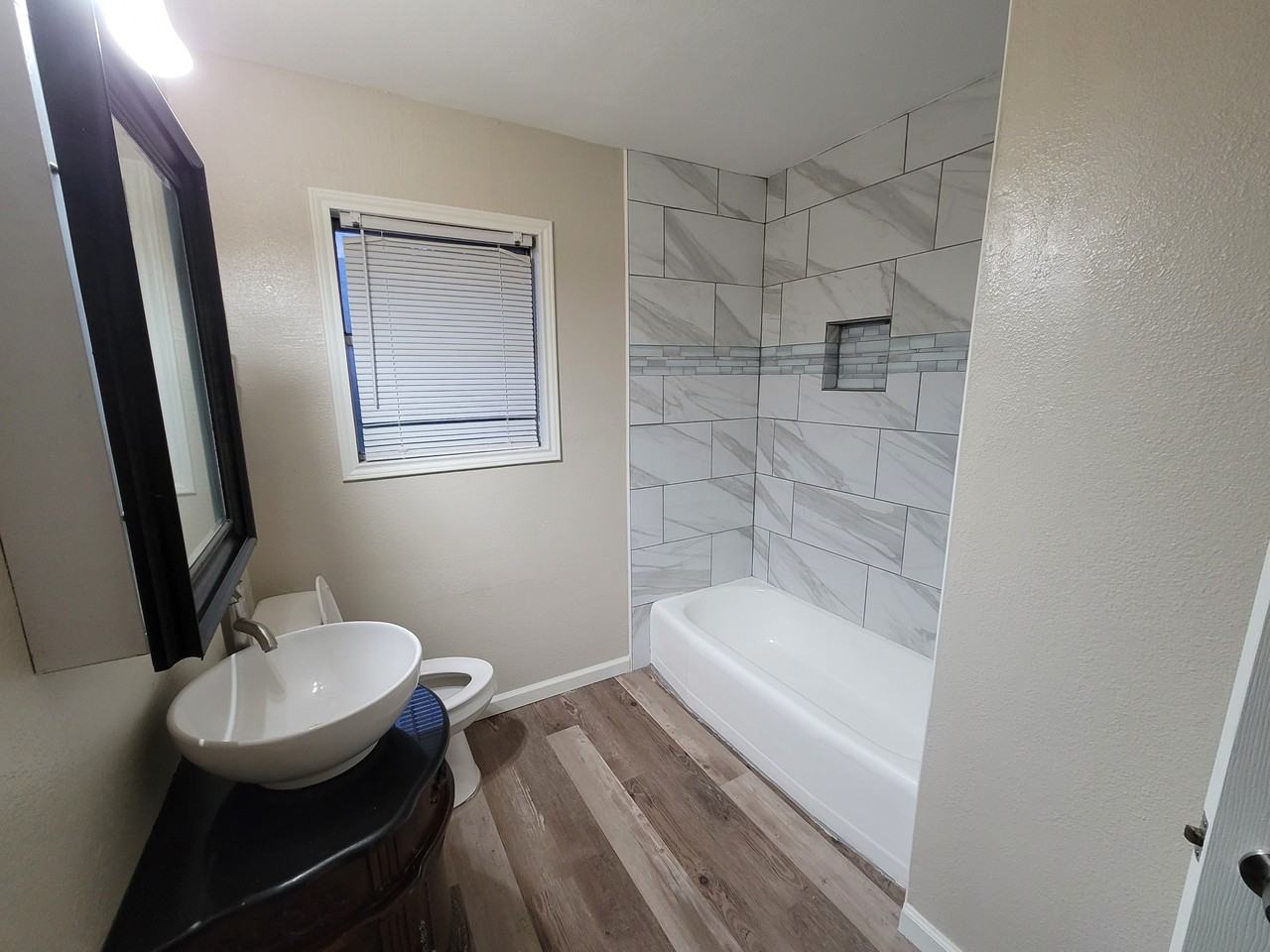 805 Lamar St - Photo 7 of 12