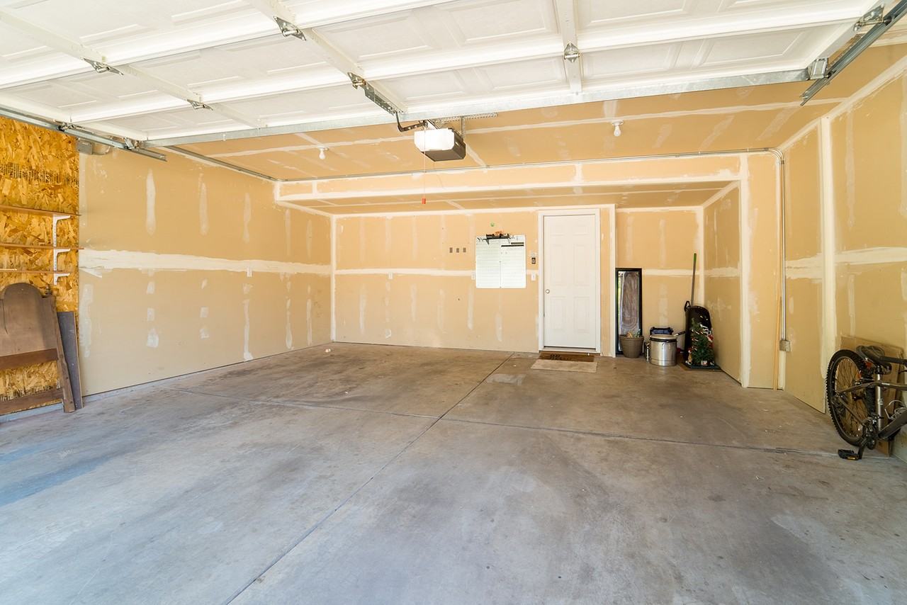 4307 S Stonington Ln - Photo 2 of 14