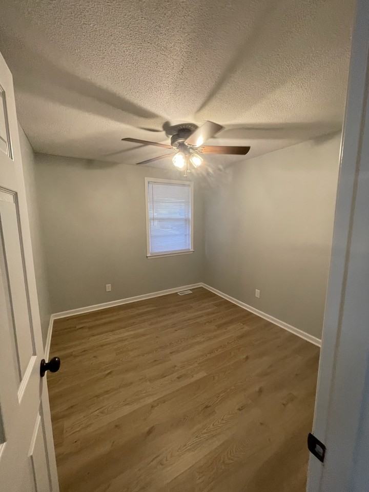 1132 Mandel Dr - Photo 7 of 20