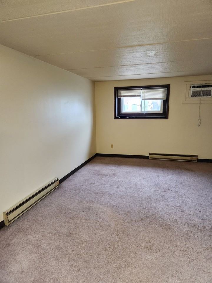 603 New Castle Rd #B - Photo 2 of 5