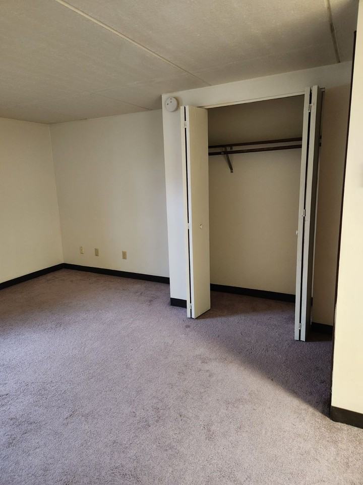 603 New Castle Rd #B - Photo 3 of 5