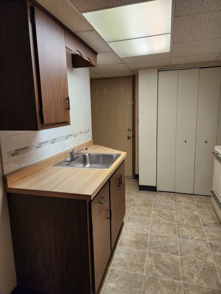 603 New Castle Rd #B - Photo 4 of 5
