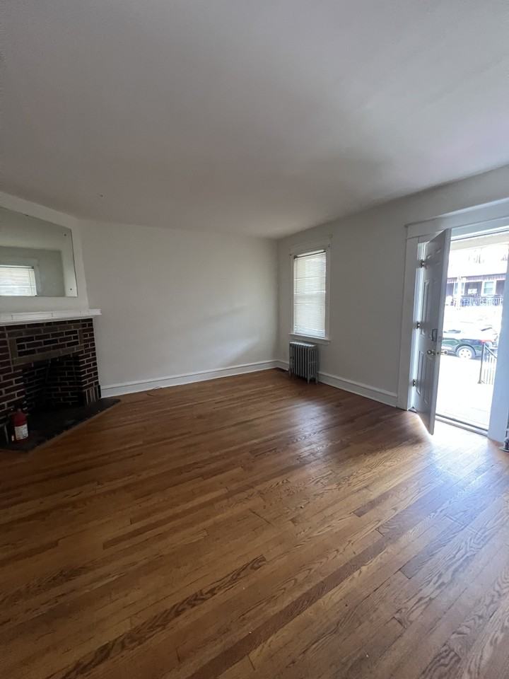 106 W 35th St - Photo 3 of 11