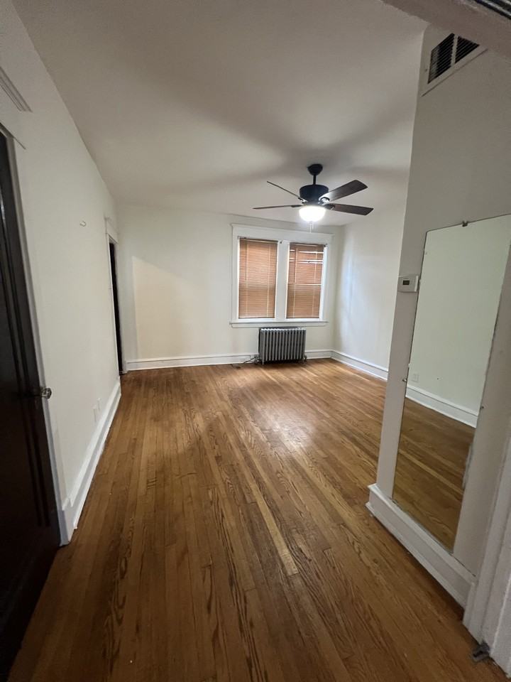 106 W 35th St - Photo 7 of 11