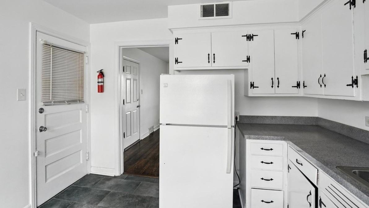3608 Jackson St #1EAST - Photo 2 of 5