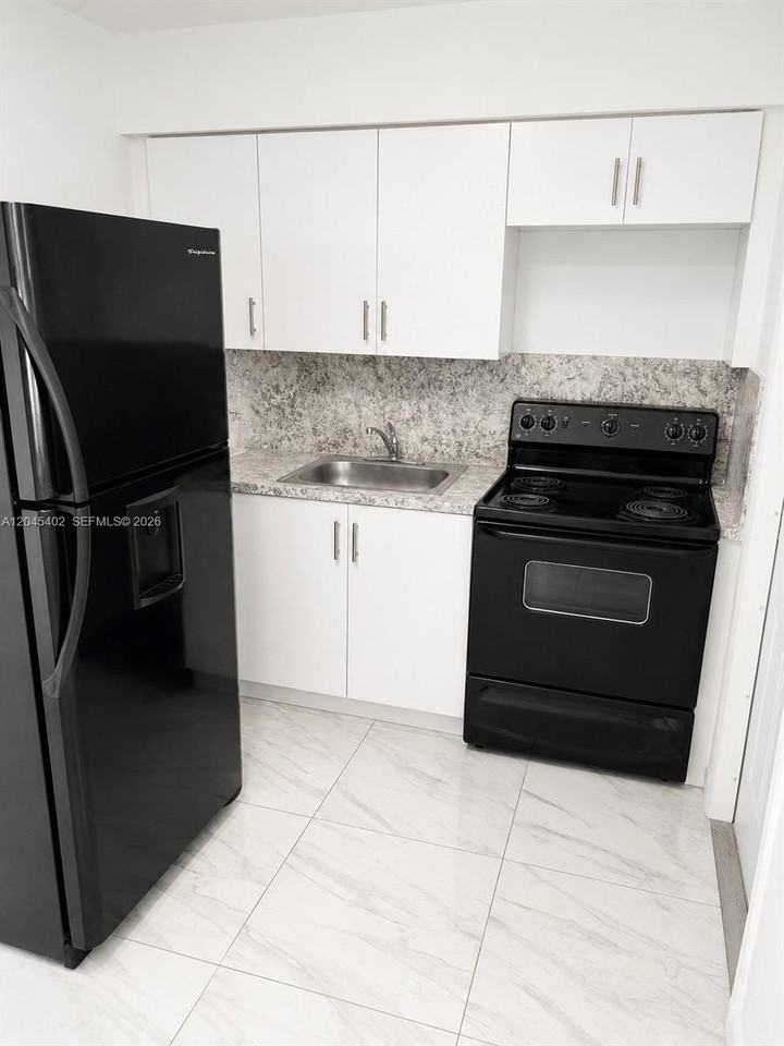 14399 Ne 5th Pl #5 - Photo 2 of 5
