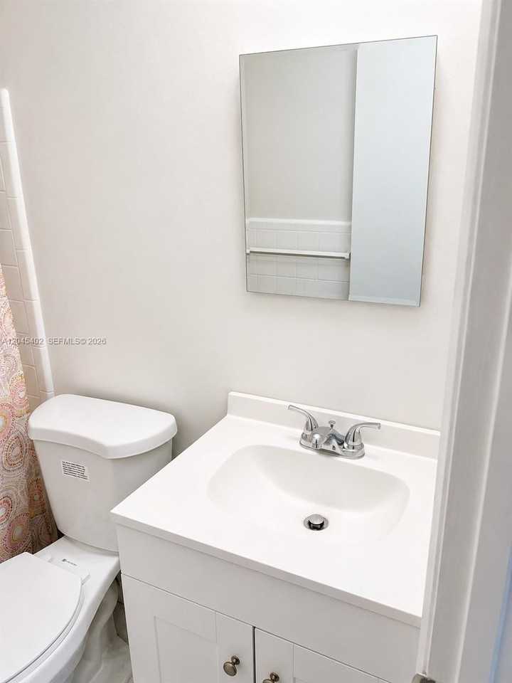 14399 Ne 5th Pl #5 - Photo 5 of 5
