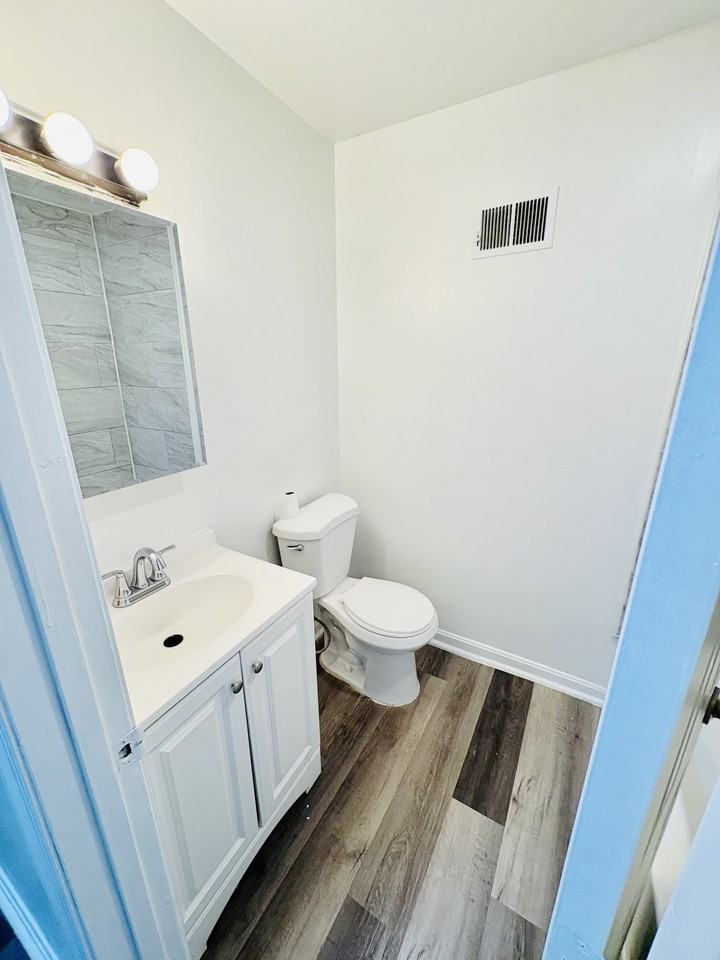711 Cumberland St - Photo 2 of 12