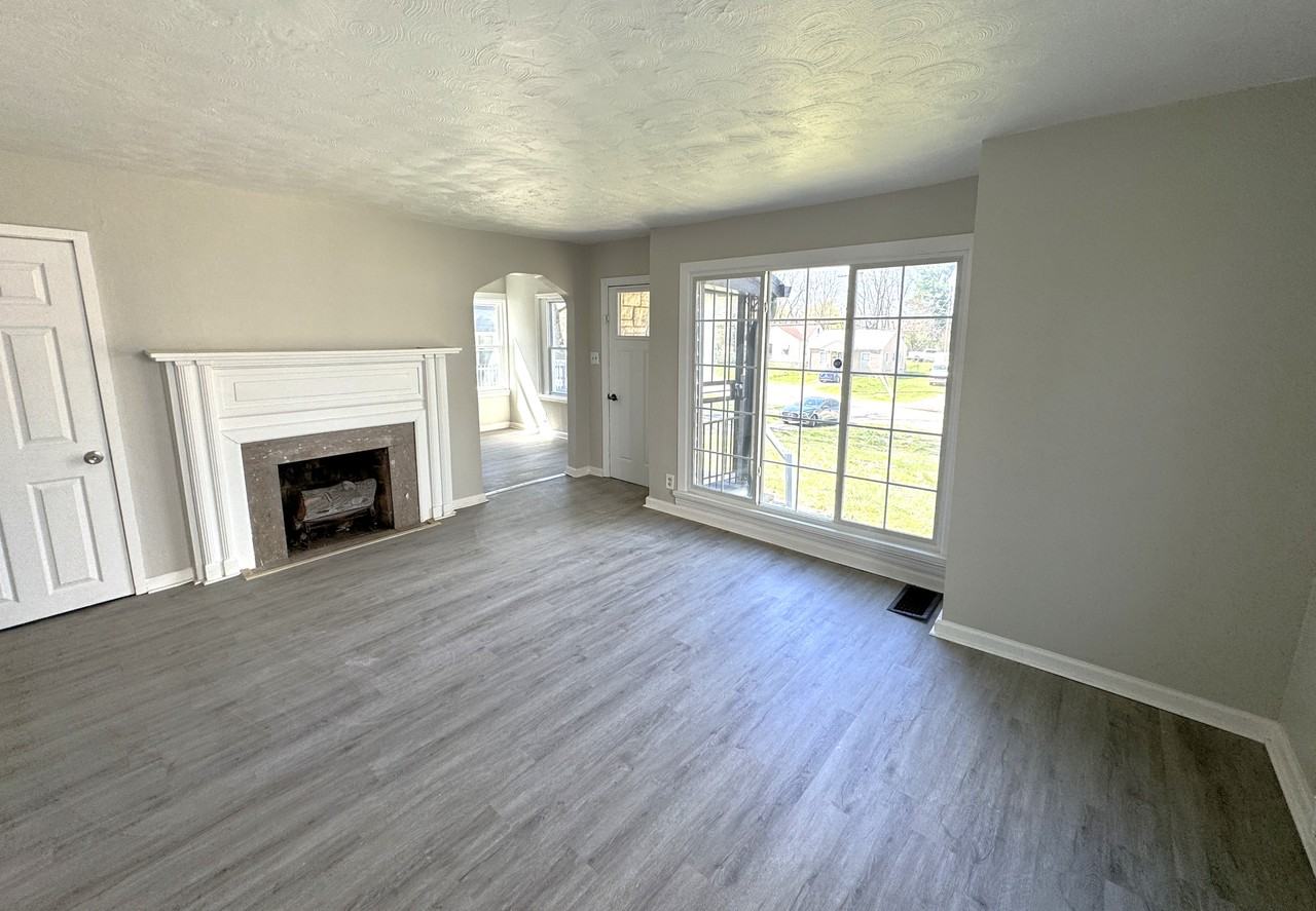 3905 Millersville Dr - Photo 3 of 14