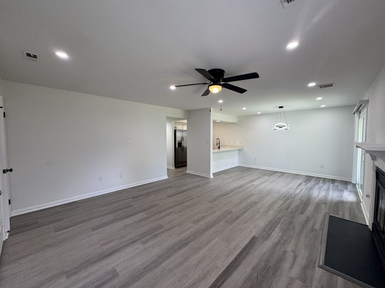 113 Roane Dr #A - Photo 3 of 18