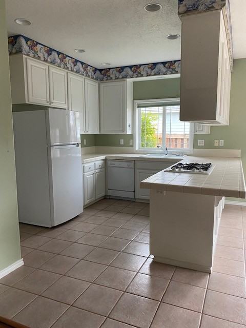 1777 Lambert St Nw - Photo 4 of 12