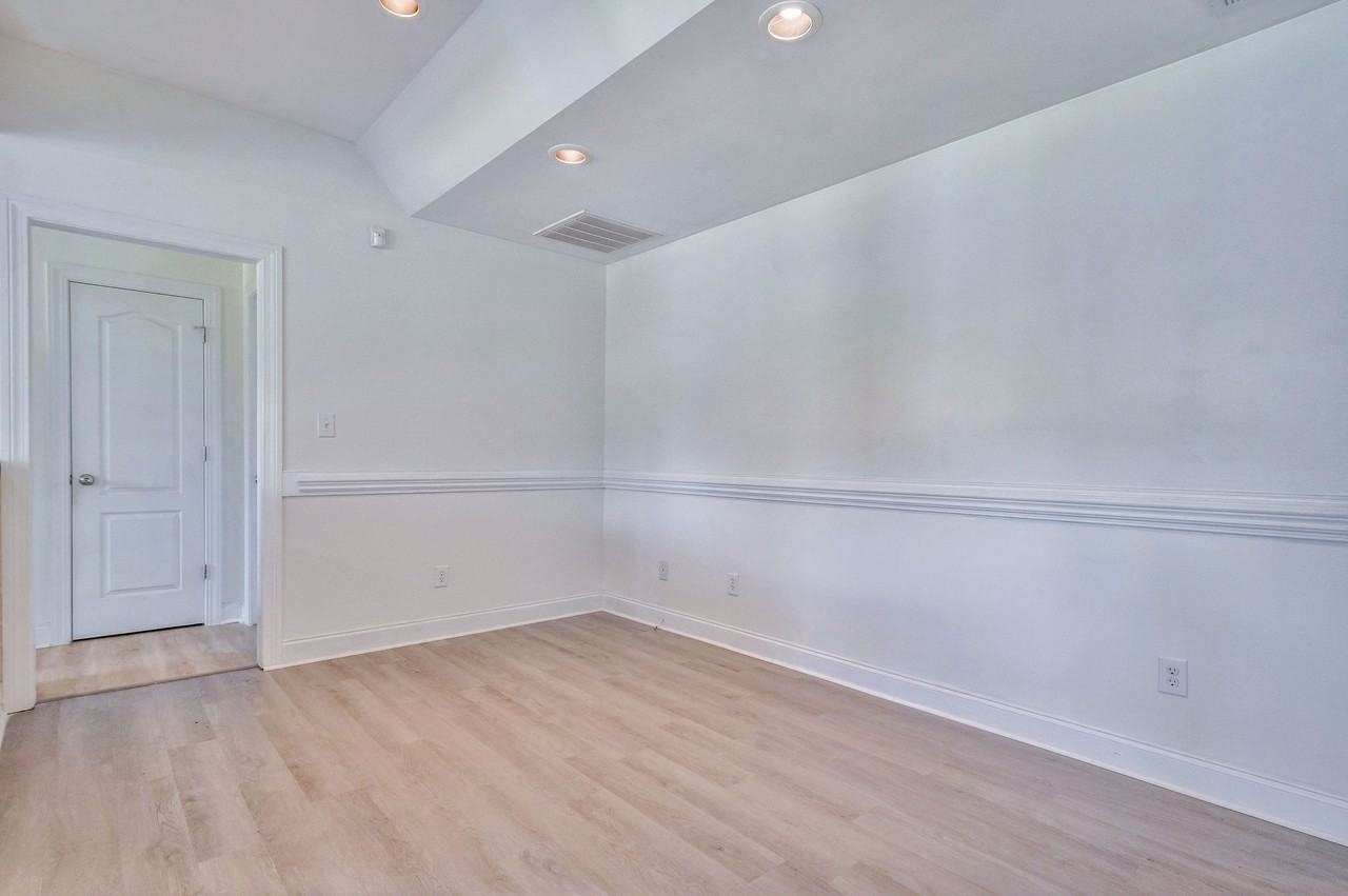 202 Weeping Hollow Ct - Photo 2 of 50