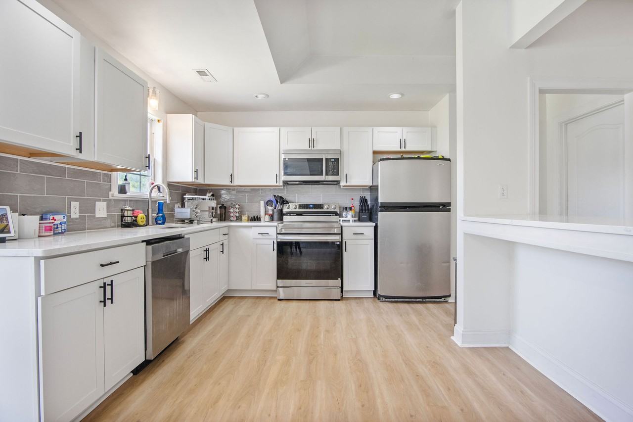 202 Weeping Hollow Ct - Photo 3 of 50