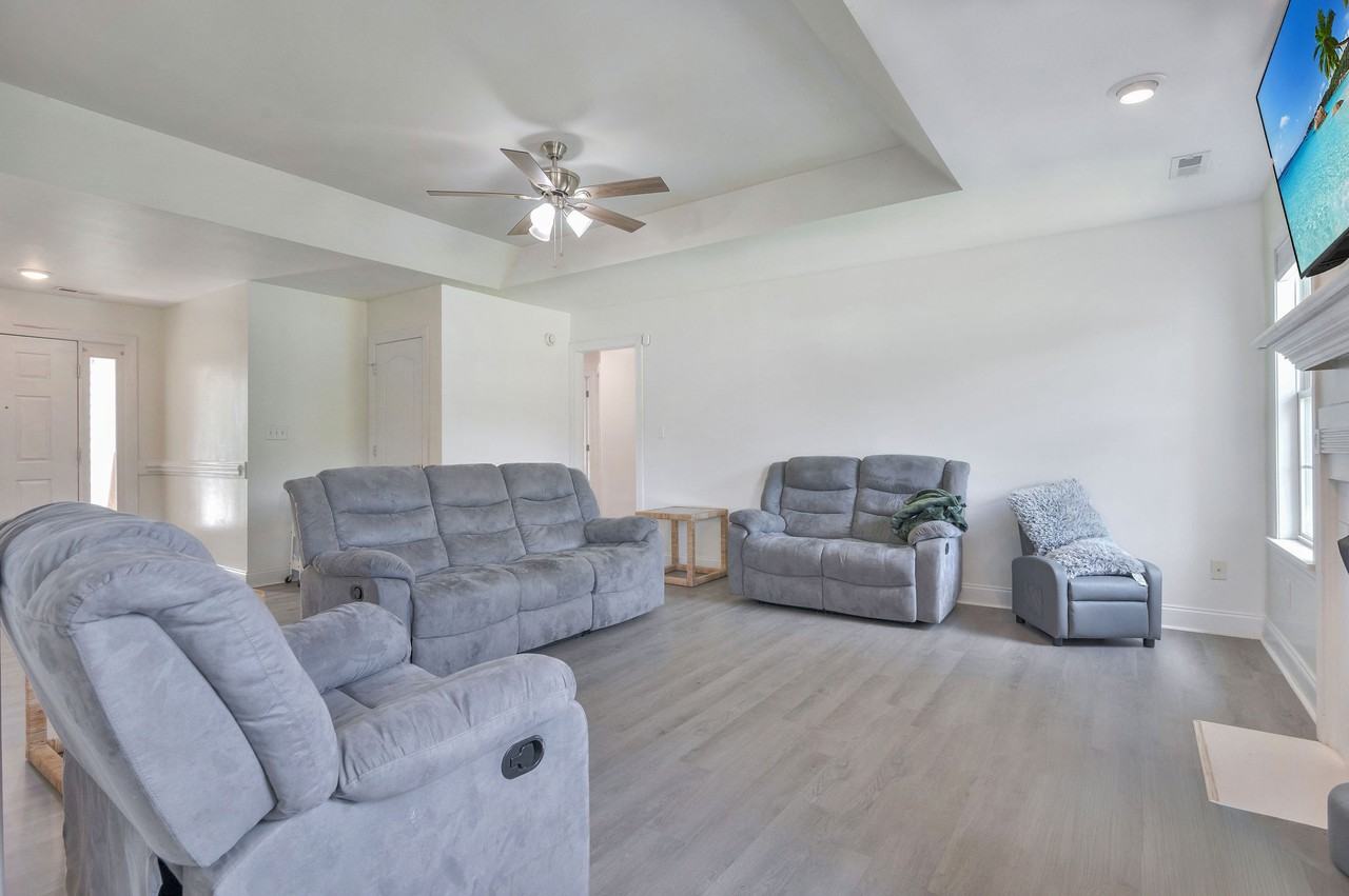202 Weeping Hollow Ct - Photo 4 of 50