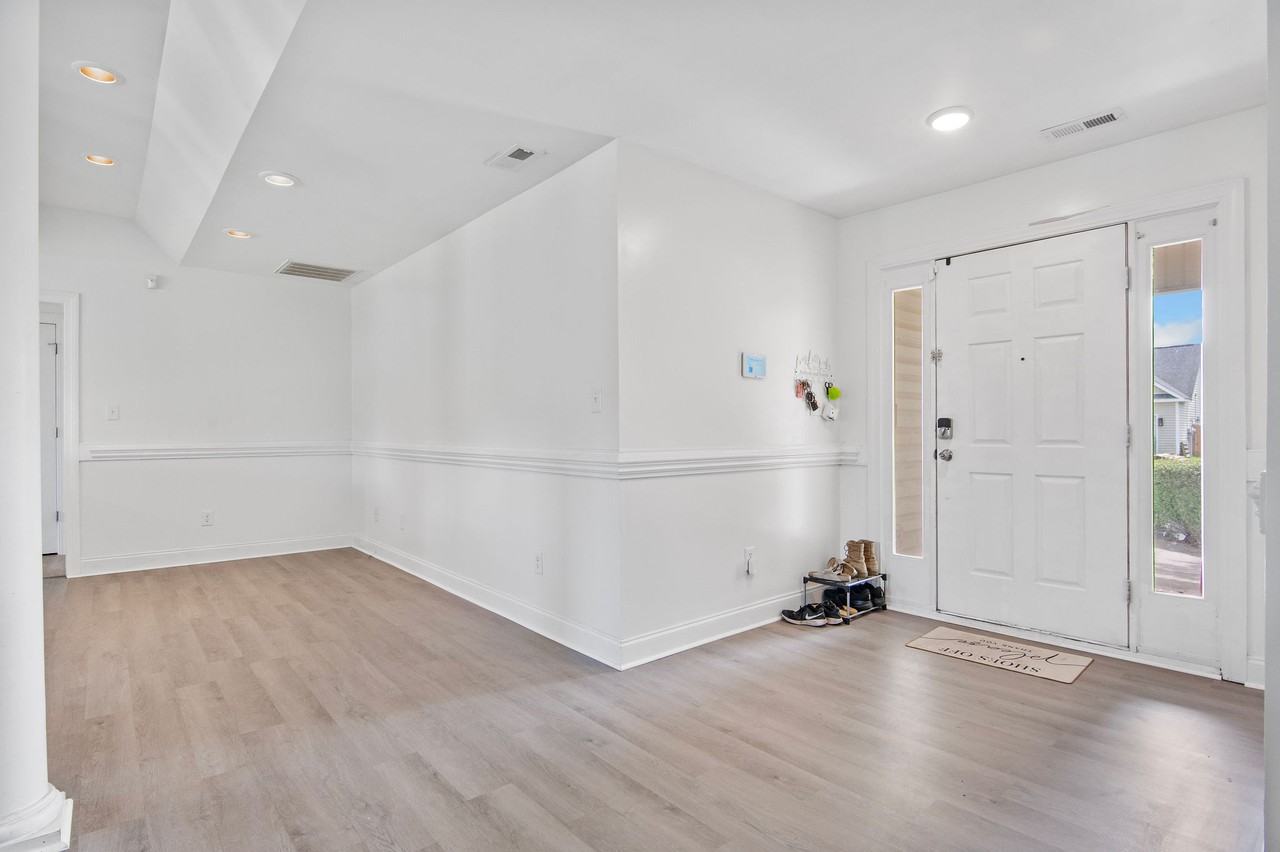 202 Weeping Hollow Ct - Photo 5 of 50