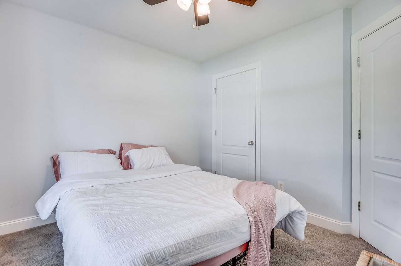 202 Weeping Hollow Ct - Photo 7 of 50