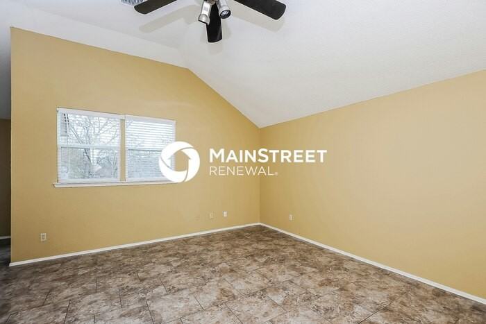764 Meadowcreek Ct - Photo 4 of 17
