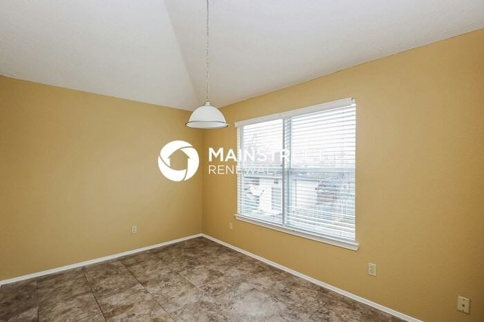 764 Meadowcreek Ct - Photo 7 of 17