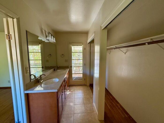 75 Stuart Ct - Photo 5 of 27