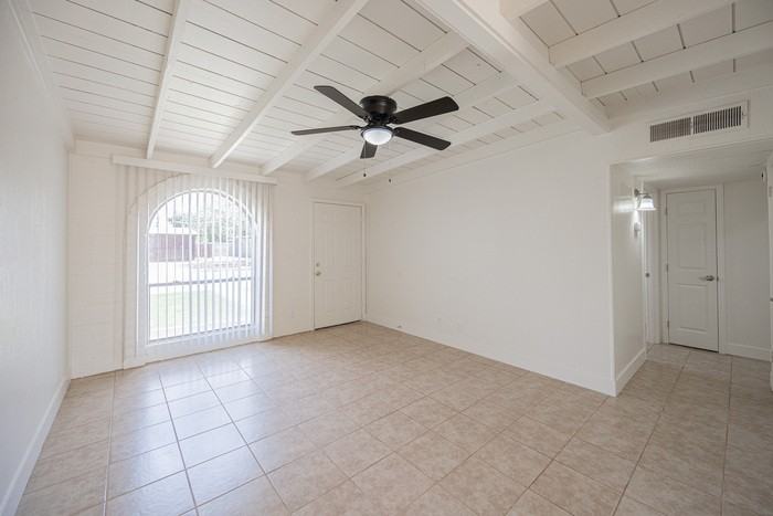 388 N Comanche Dr #7 - Photo 5 of 19
