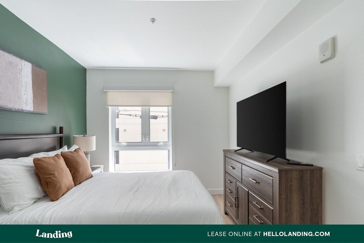 800 S Harvard Blvd - Photo 2 of 50
