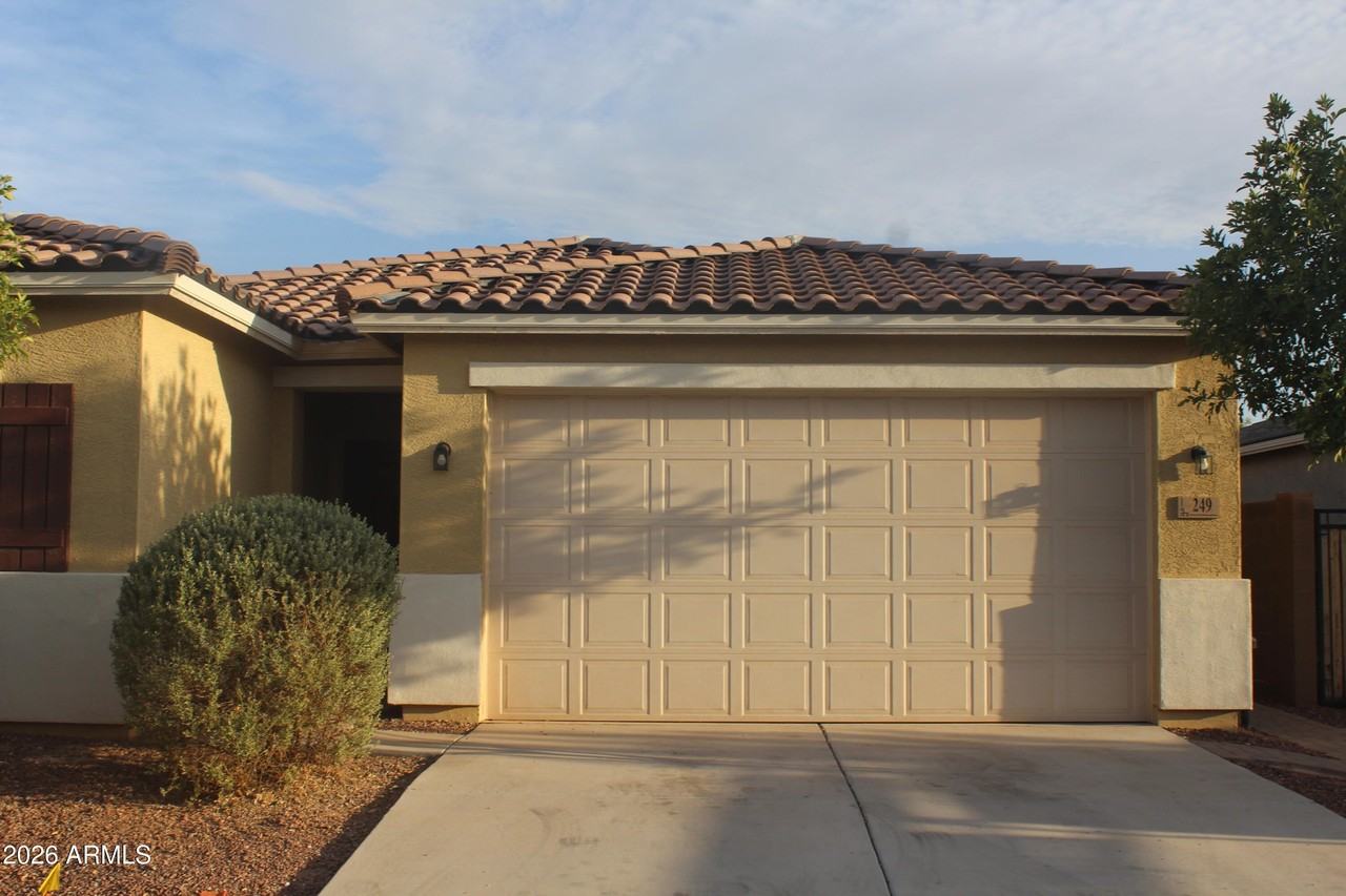 249 W Tropical Dr