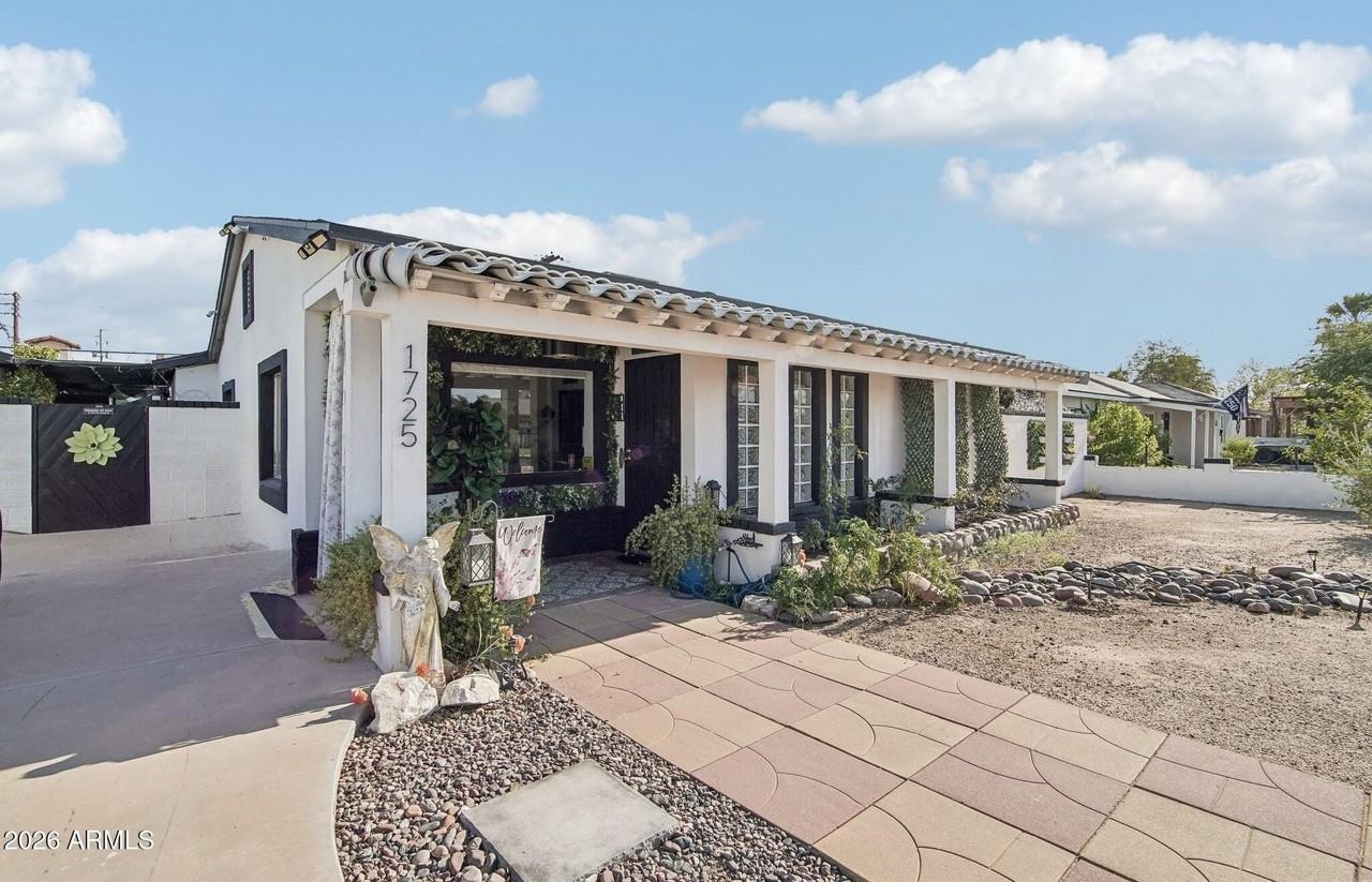 1725 E Verde Ln