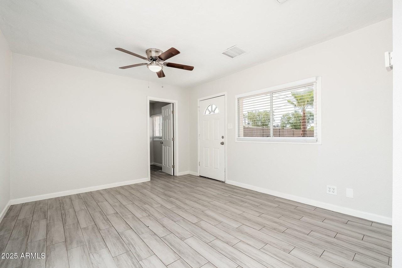 744 W Coolidge St #C - Photo 5 of 28