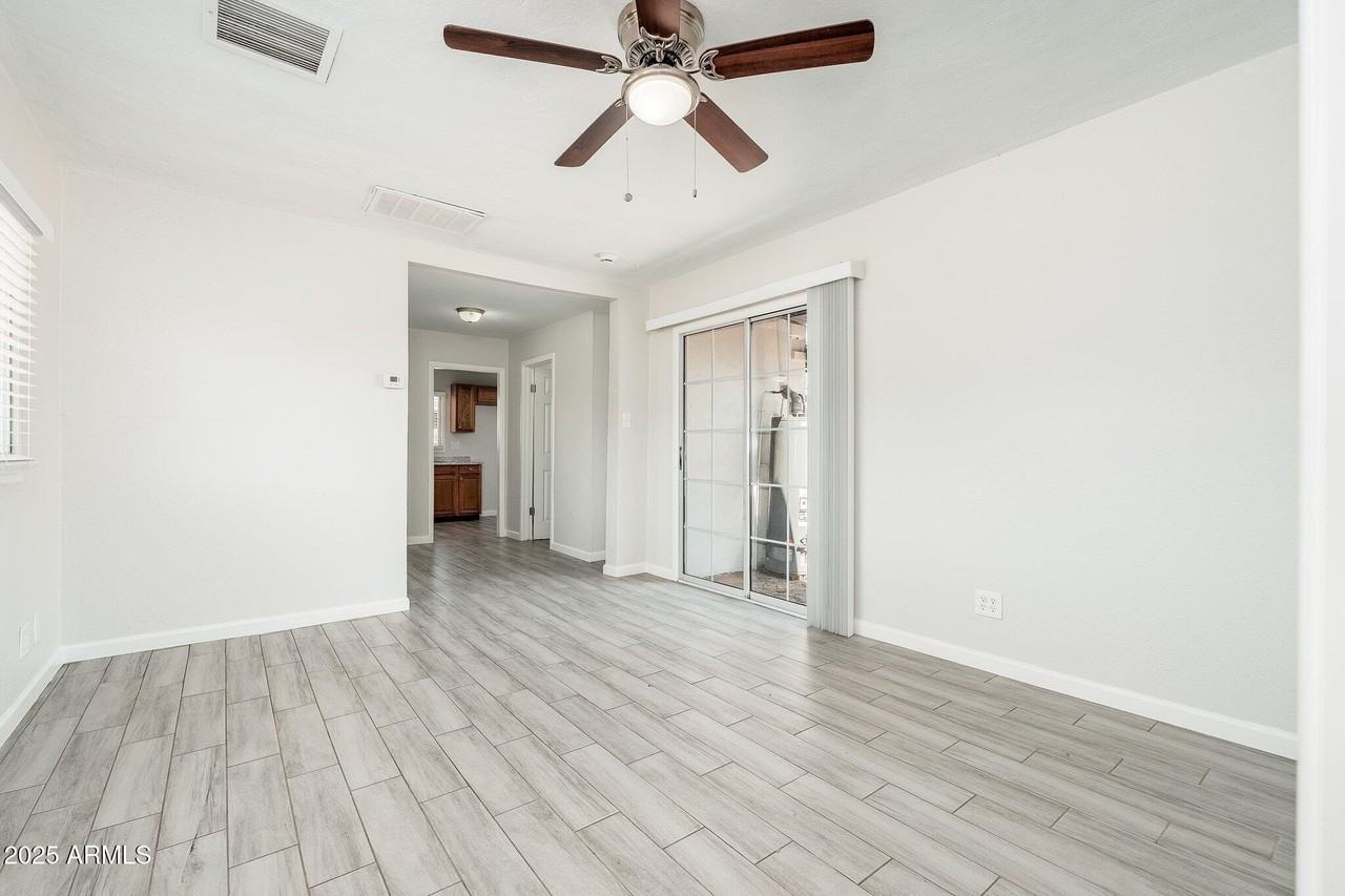 744 W Coolidge St #C - Photo 7 of 28