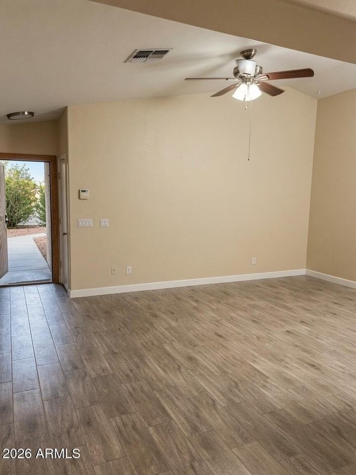 13322 N 125th Ave - Photo 5 of 11