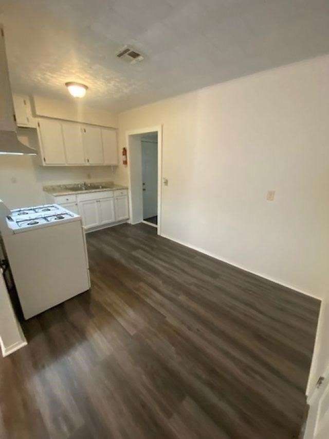 211 Saint Malo St - Photo 5 of 14