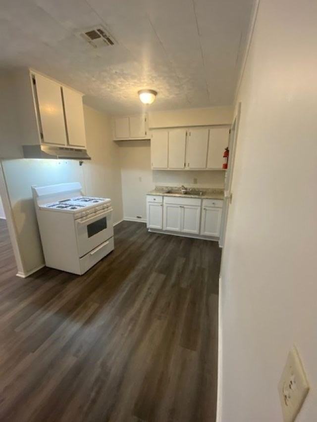 211 Saint Malo St - Photo 6 of 14
