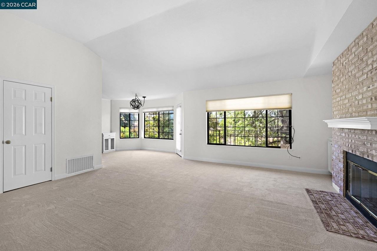 5012 Lakeview Dr - Photo 4 of 35