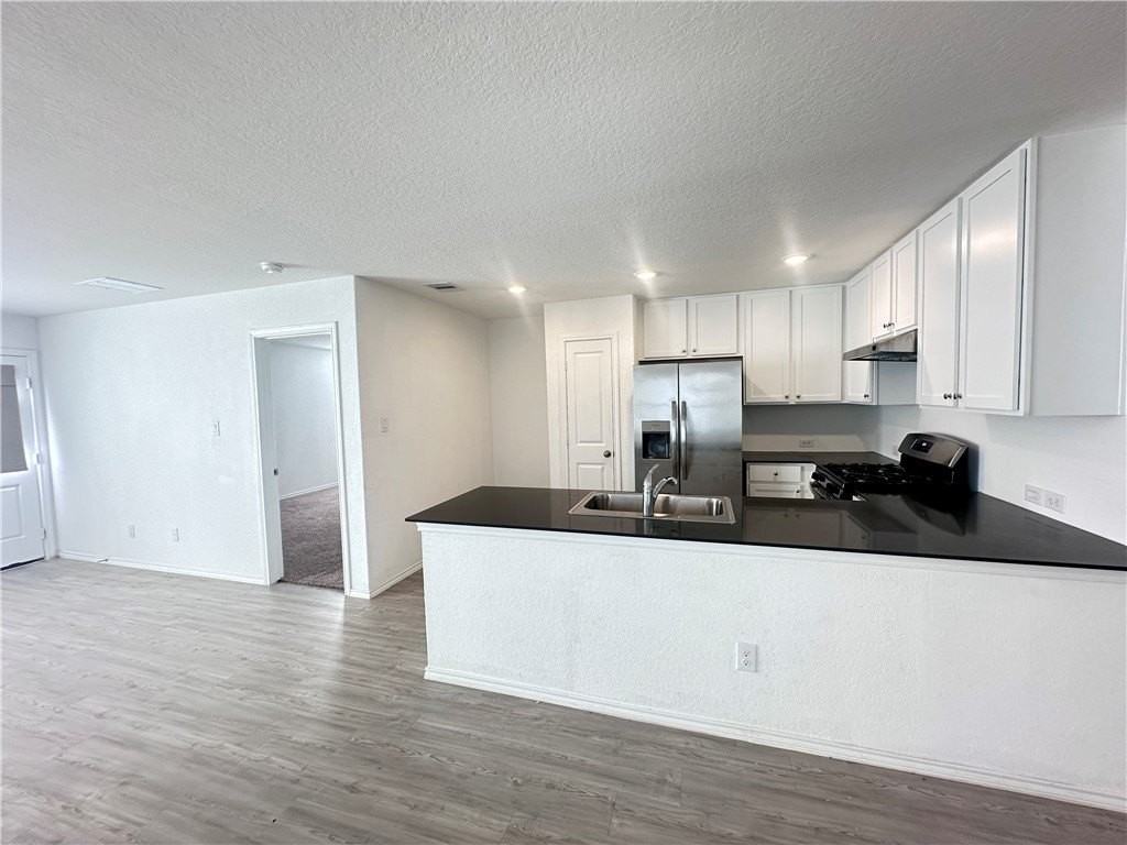 2722 Winterfell St - Photo 2 of 36