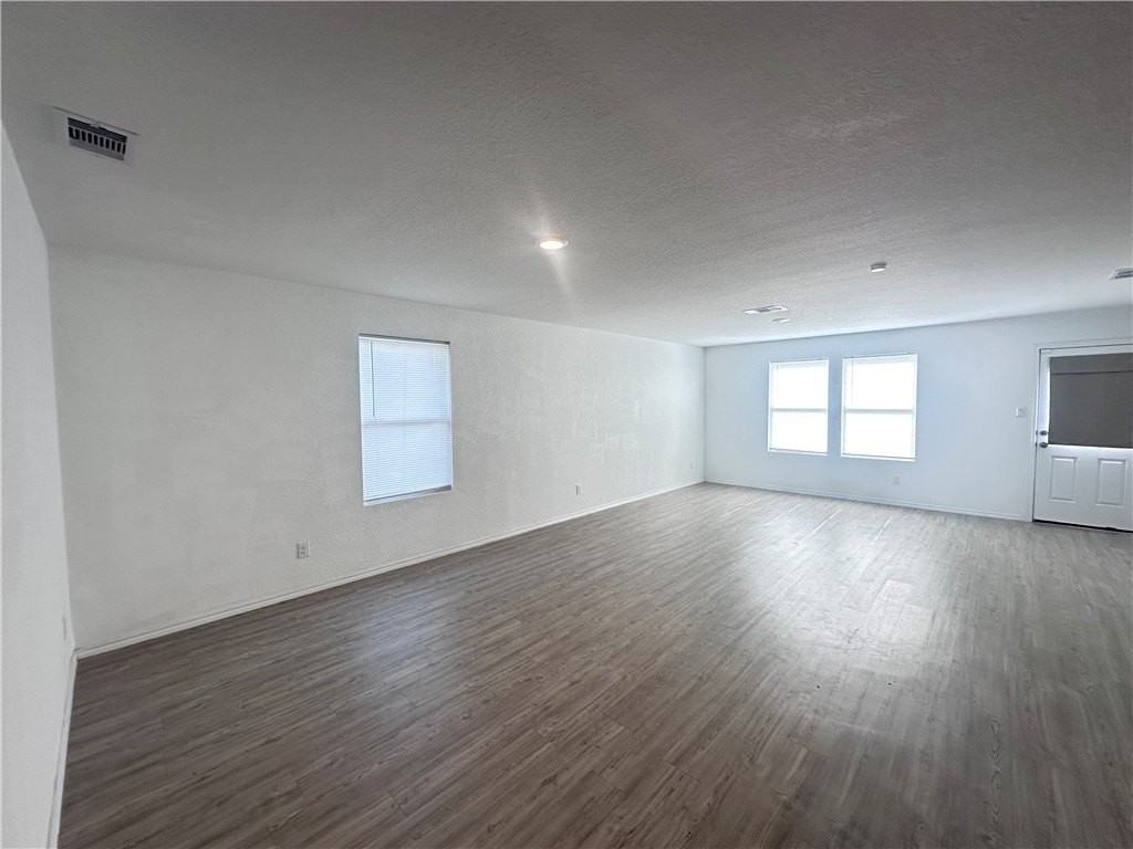 2722 Winterfell St - Photo 3 of 36