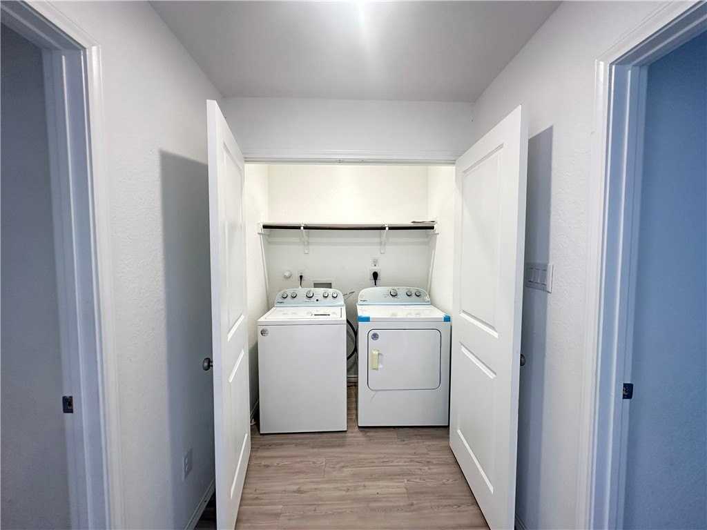 2722 Winterfell St - Photo 4 of 36