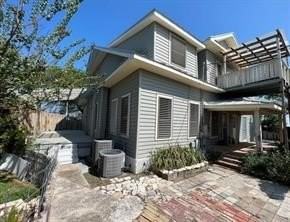 221 Commerce St #D - Photo 3 of 18