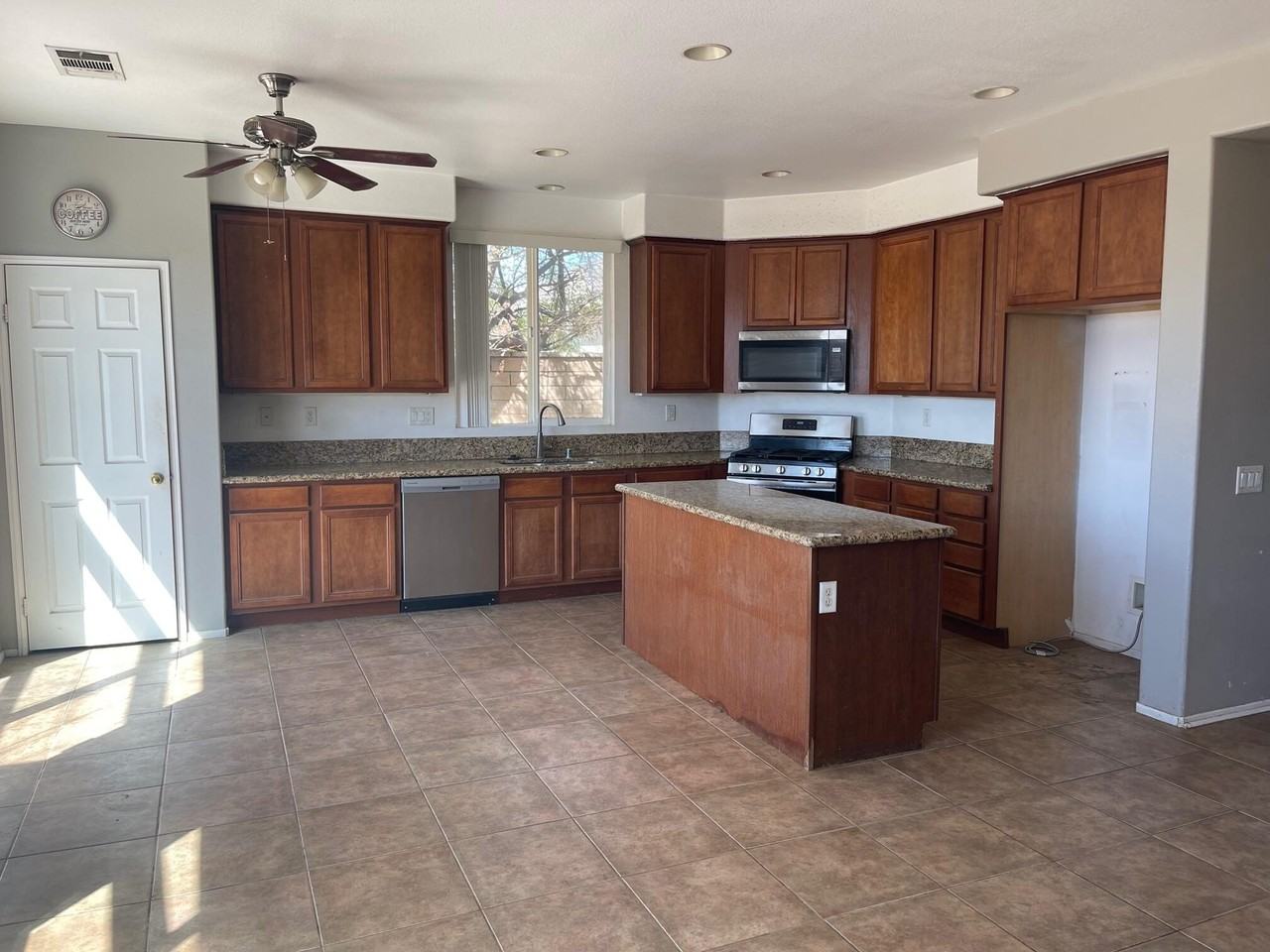 80085 Peak Forest Dr - Photo 2 of 20