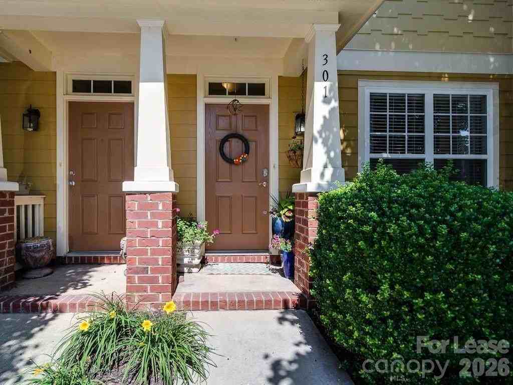 301 Hurston Cir - Photo 2 of 26