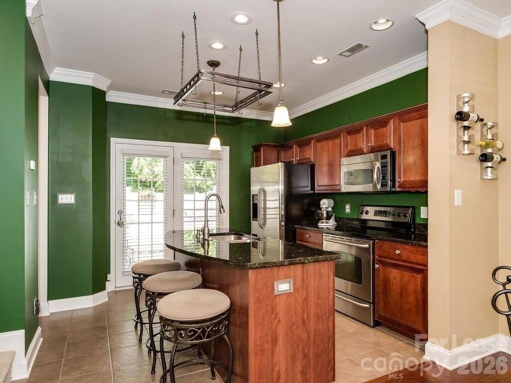 301 Hurston Cir - Photo 4 of 26