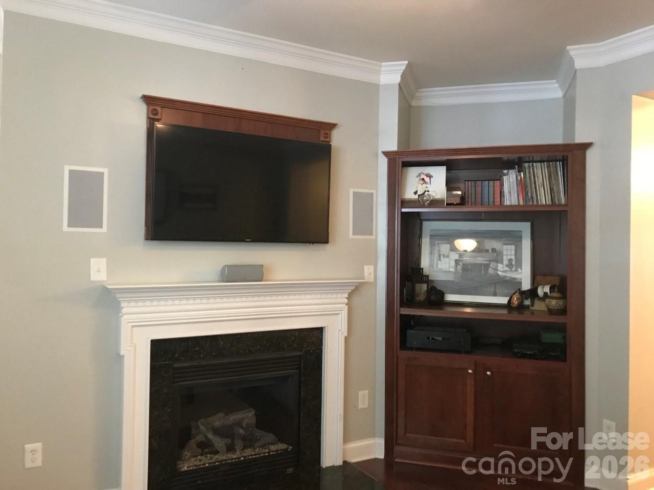 301 Hurston Cir - Photo 7 of 26