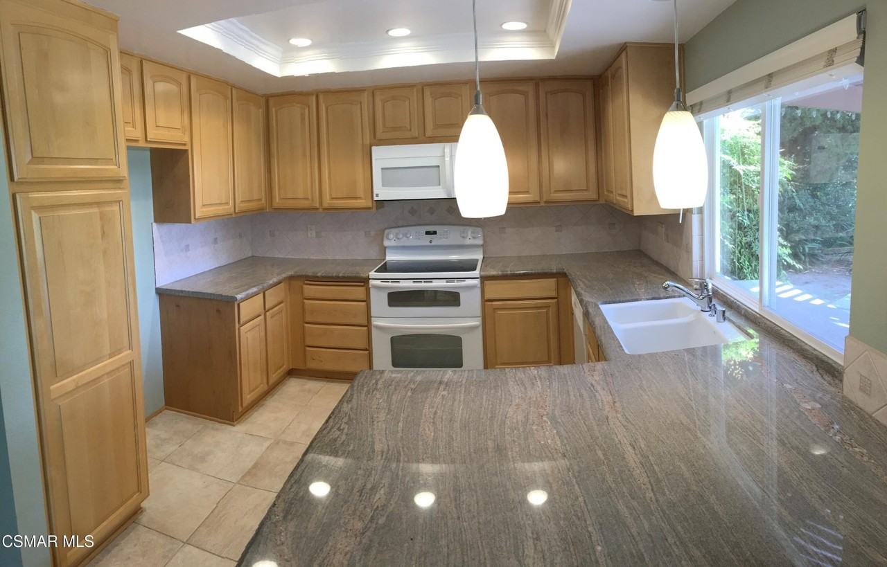 1774 Alderwood Pl - Photo 4 of 14