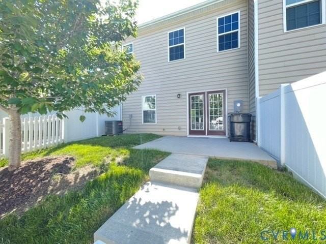 8107 Creekside Village Dr - Photo 3 of 35
