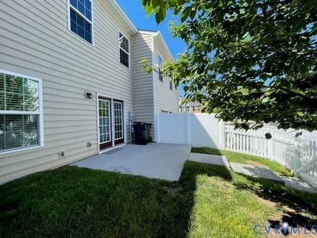 8107 Creekside Village Dr - Photo 4 of 35