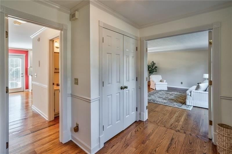 4010 Mansion Dr - Photo 3 of 22
